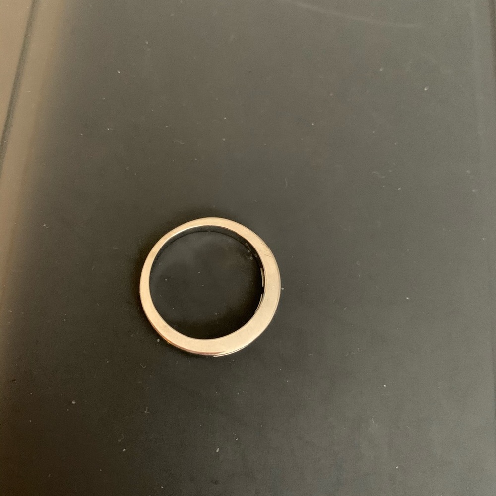 White gold channel setting diamond ring - Picture 4 of 6